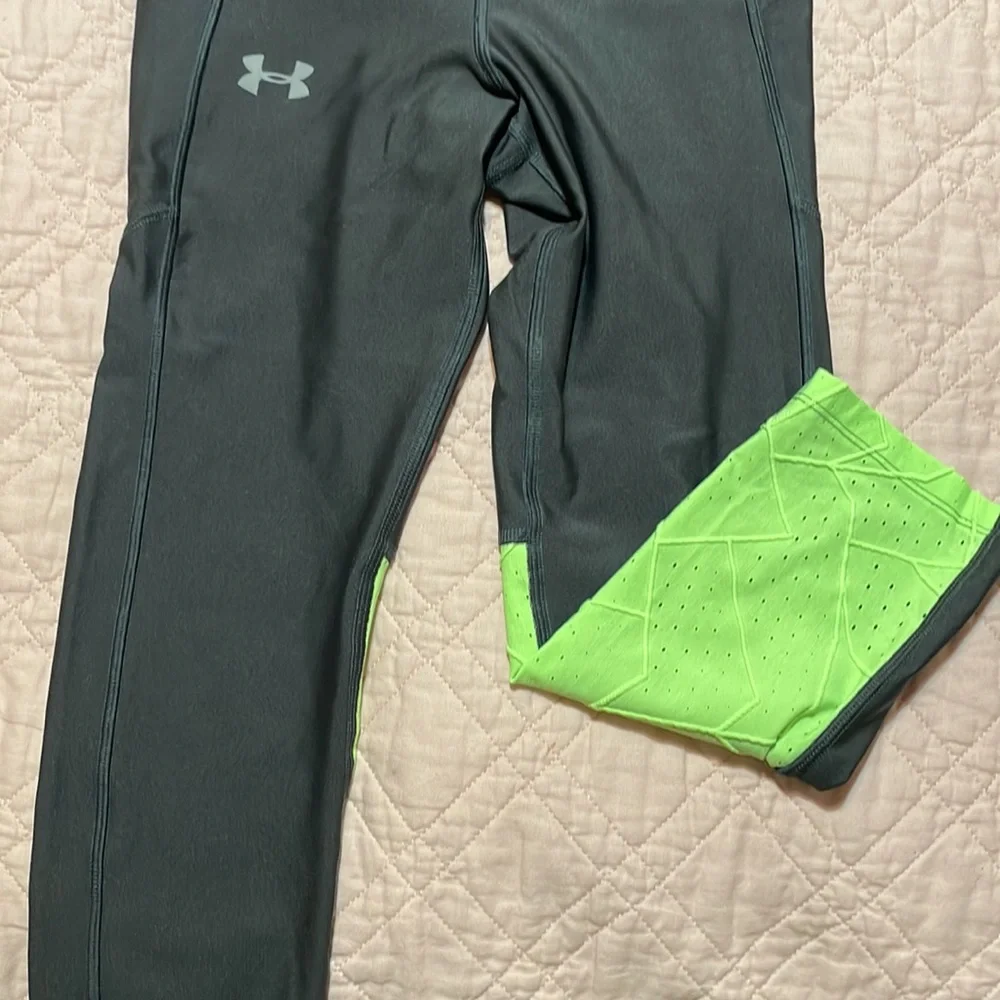 Under Armour compression capri leggings, - Picture 2 of 4